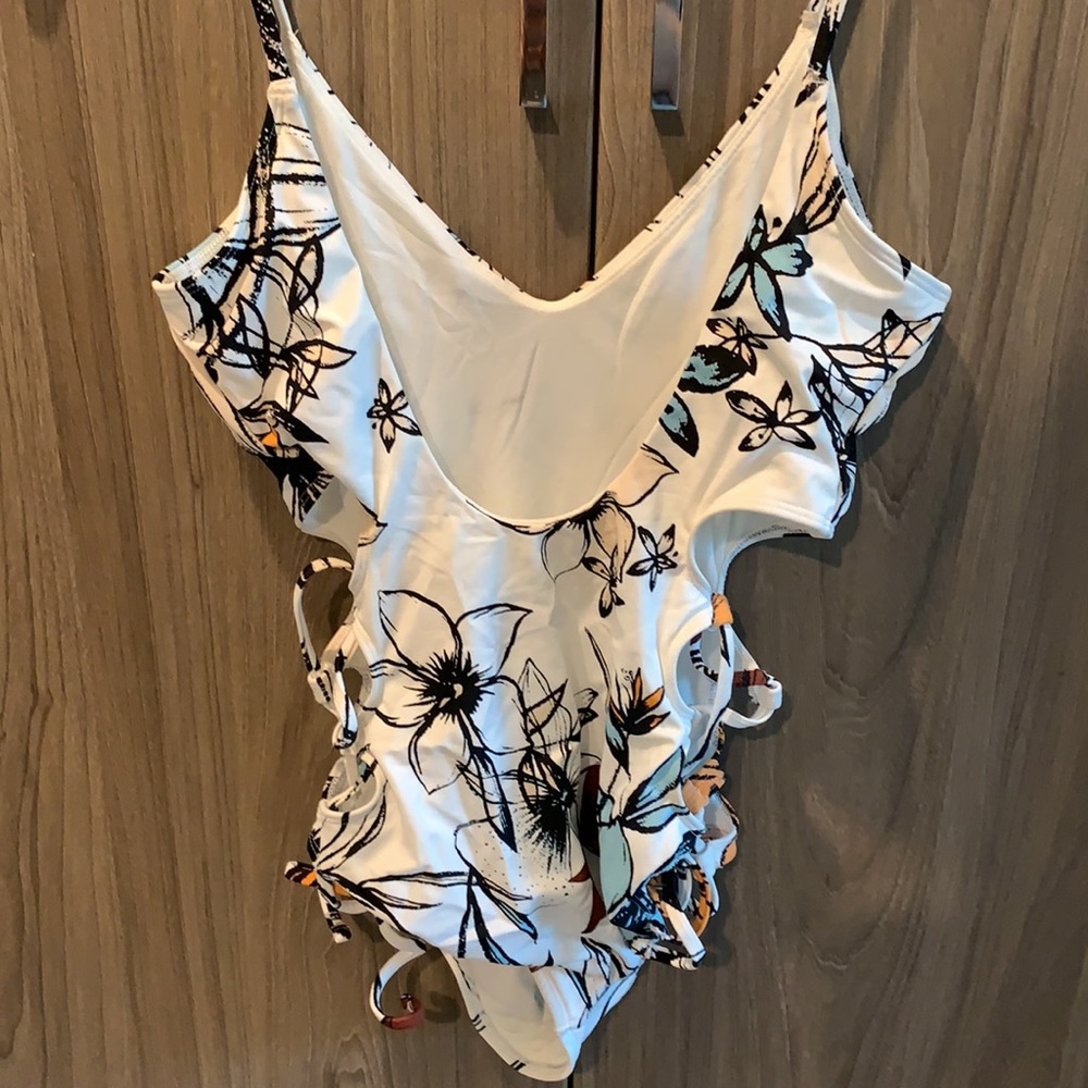Bathing suit - Picture 4 of 4